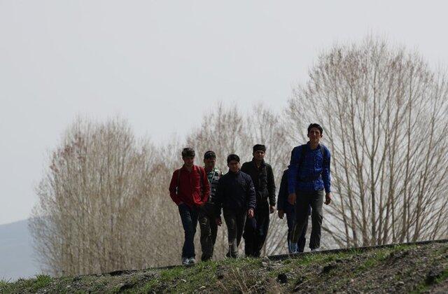 Afghans make long trek west before Turkey secures border