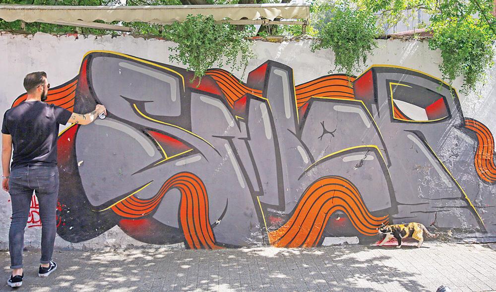 Graffiti artist TÃ¼nay decorates Istanbulâs walls