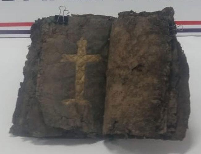 1,200-year Bible found in Turkeya??s DiyarbakA±r