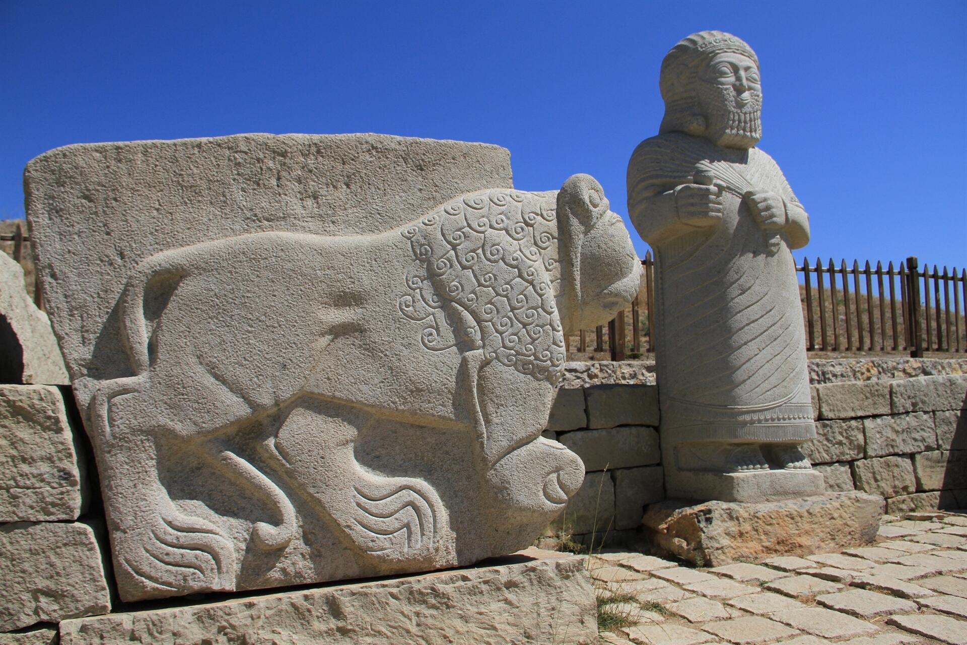 Statue du souverain Tarhunza de Milid, période néo-hittite