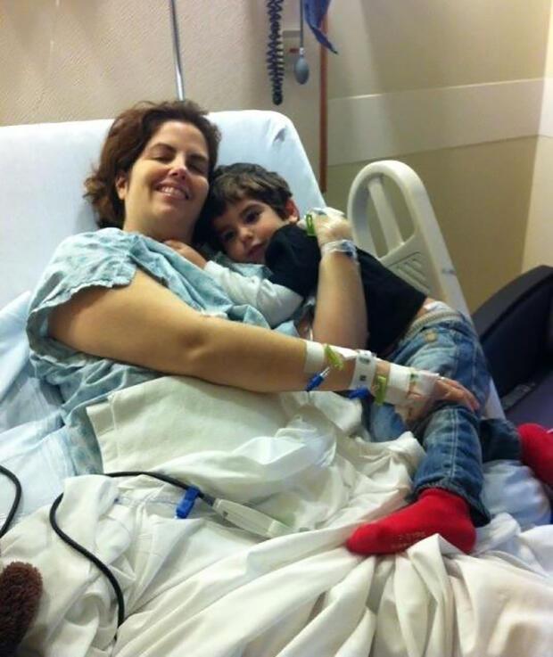 Kanserin son evresindeki Ann Ercan, hastanede kemoterapi yerine, evinde sevdikleriyle olmayı seçti