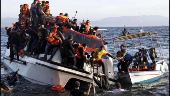 Mülteci gibi görünüp tekneleri çalıyorlar