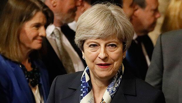 İngiltere Başbakanı Theresa May özür diledi
