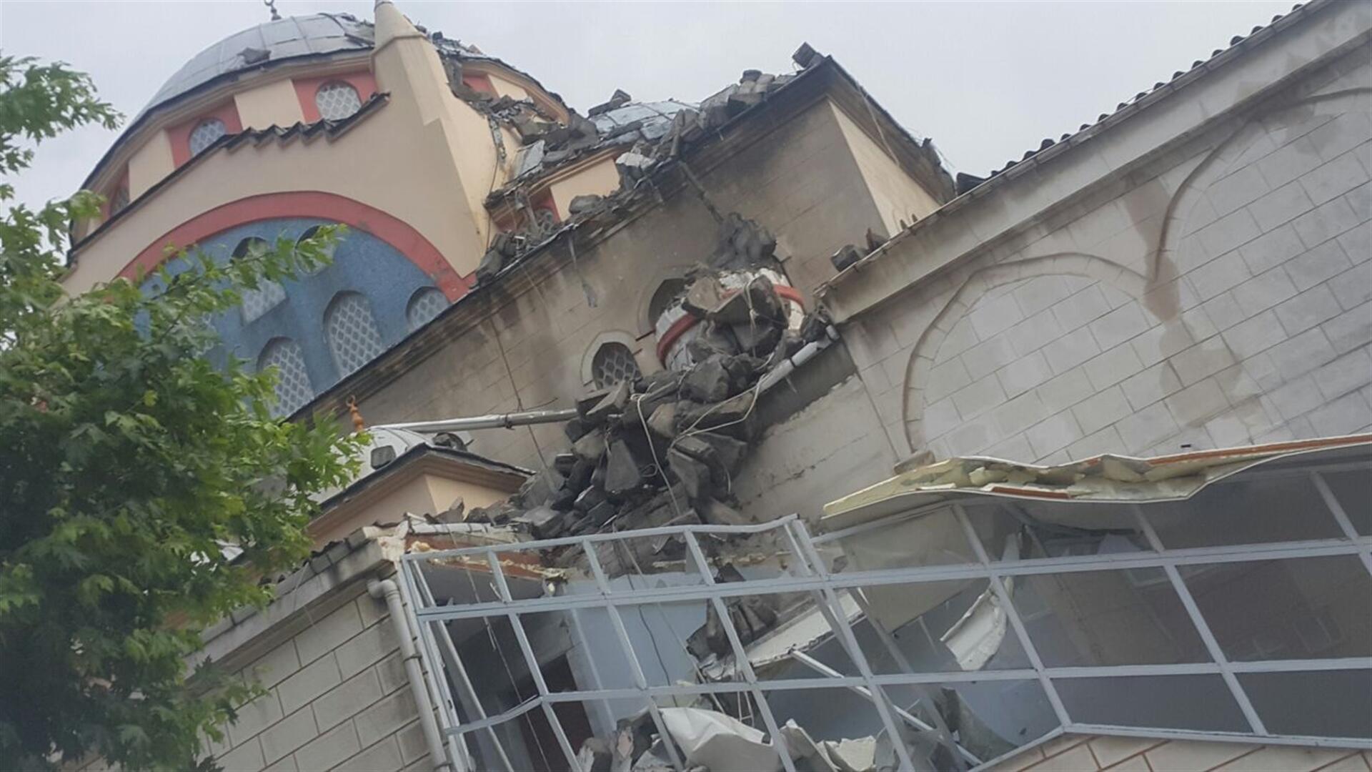 İstanbul'da Çarşı Camii'nin minaresi yıkıldı