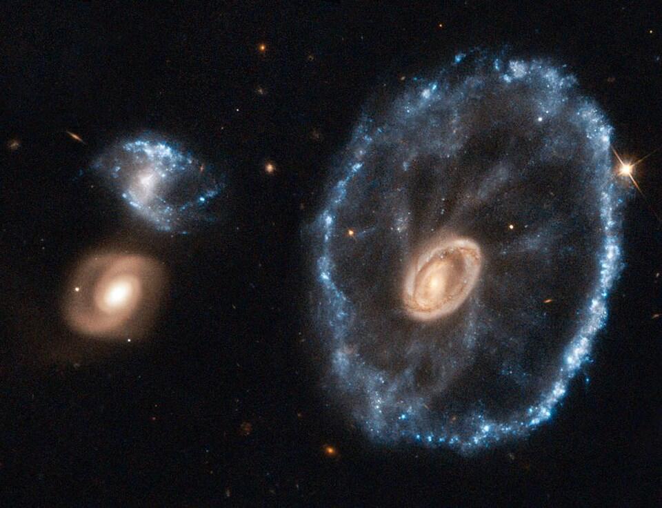Hubble Yontar Takımyıldızı'ndaki quot Tekerlek Galaksi quot yi görüntüledi