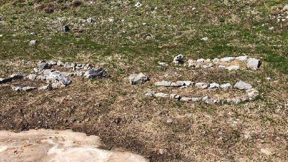 Hakkari'de 12 PKK'lının temsili mezarı bulundu
