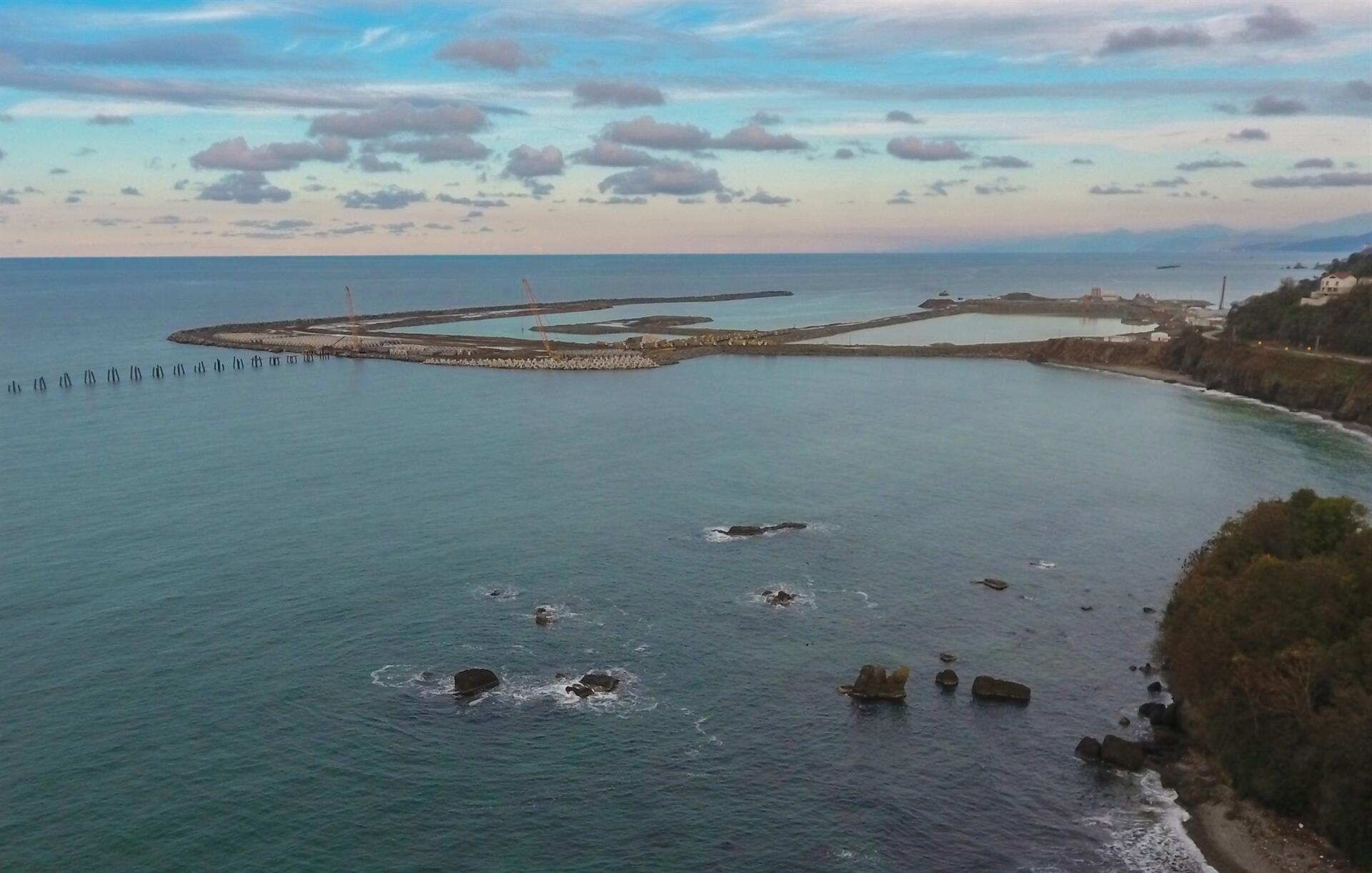 Rize-Artvin Havalimanı nda denize 14 5 milyon ton taş döküldü