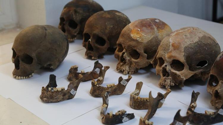 Alanya da 7 bin yıllık toplu mezar bulundu