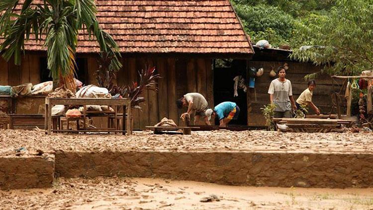 Vietnam'da sel 5 ölü 4 kayıp
