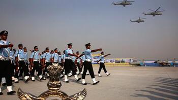 Hindistan, Afganistan'a 2 helikopter hibe etti       