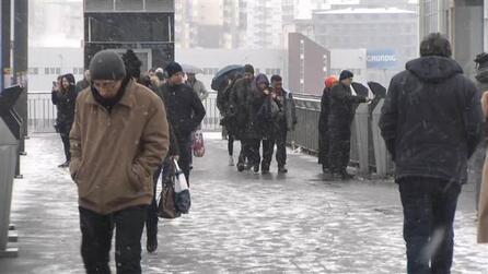 Yarın bekleniyordu ama... İstanbulda kar yağışı başladı