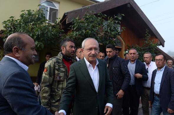 Kılıçdaroğlu bayram namazını köy camisinde kıldı