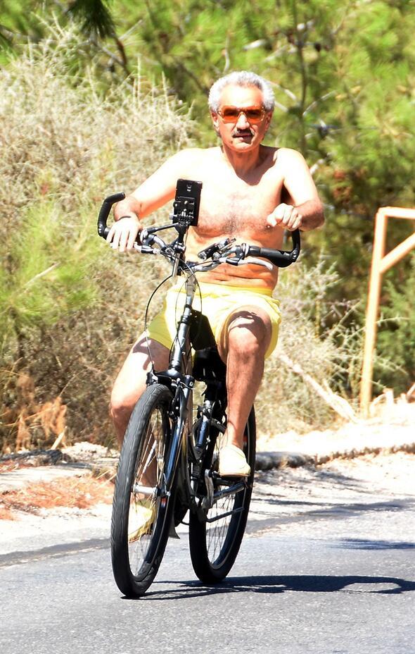 Suudi Prens 1,5 saat bisiklet sürdü