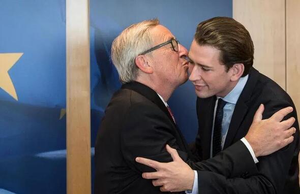 AB Komisyonu Başkanı Junckerin öpücükleri gündeme oturdu