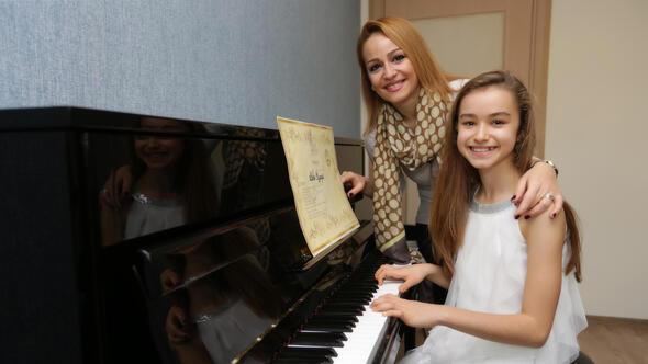 12 yaşındaki Nehir uluslararası piyano yarışmasında dünya ikincisi oldu ile ilgili görsel sonucu