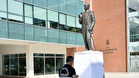 Dün açılmıştı... Atatürk heykeline çirkin saldırı