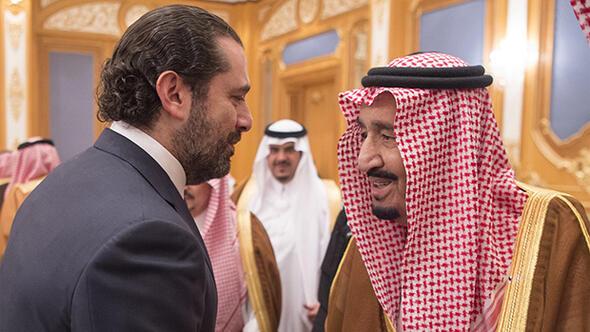 İstifa eden Lübnan Başbakanı Hariri, Kral Selmanı Riyadda havalimanında karşıladı