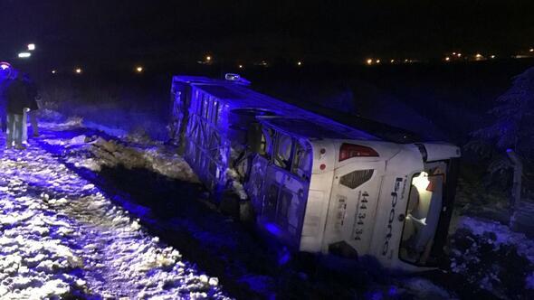 Ispartada yolcu otobüsü devrildi: 5 yaralı