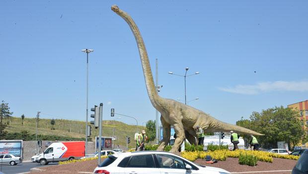 Ankarada dinozor heykeli gitti, yerine Dinocan geldi