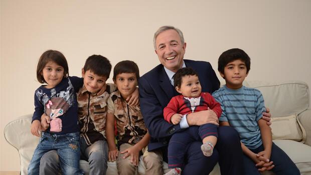 Akfen Holding Yönetim Kurulu Başkanı Hamdi Akın evini mültecilere açtı