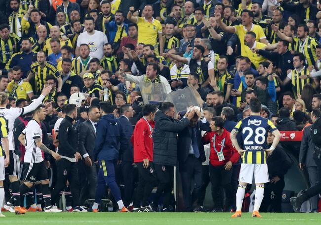 Fenerbahçe maçına çıkmama kararı alan Beşiktaşı bekleyen cezalar...