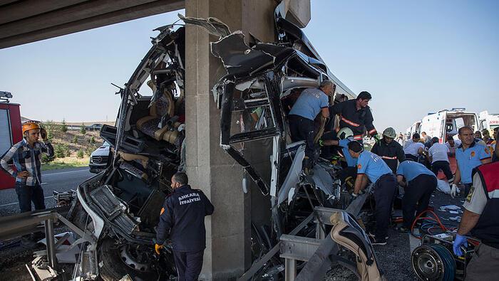 Son dakika... Ankara'da otobüs köprüye çarptı: 5 ölü, çok sayıda yaralı