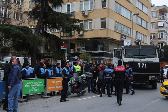 Nispetiye Caddesinde gergin dakikalar... İBB ve Beşiktaş Belediyesi karşı karşıya geldi
