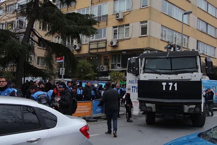 Nispetiye Caddesinde gergin dakikalar... İBB ve Beşiktaş Belediyesi karşı karşıya geldi