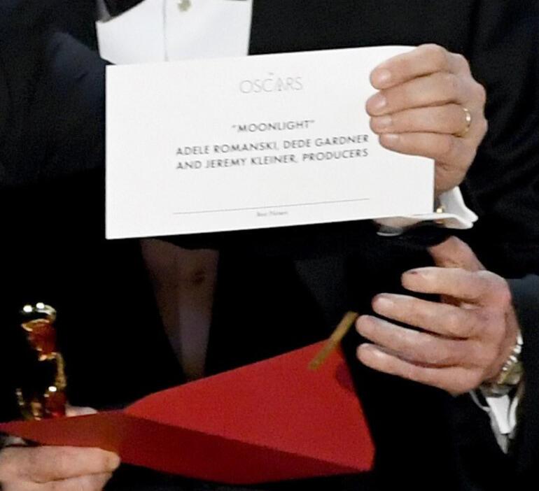 Oscar Ödüllerinde skandal... Moonlight yerine La La Land anons edilince...