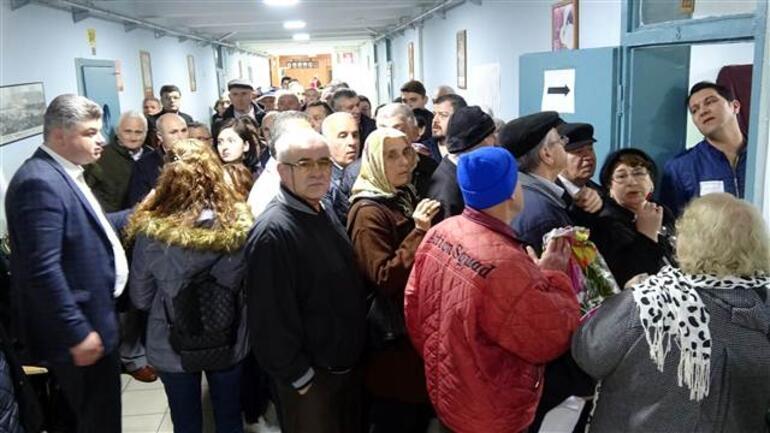 Bulgaristan seçimi başladı... Türkiyede kuyruklar oluştu