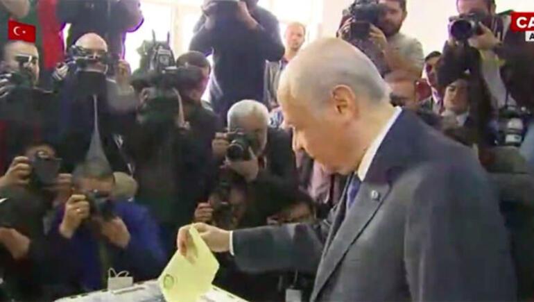 Başbakan Yıldırım, Kılıçdaroğlu ve Bahçeli oylarını kullandı
