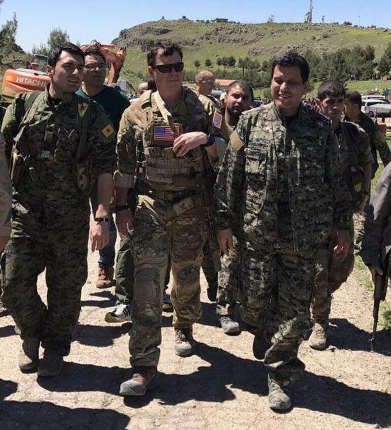 Kırmızı liste ile aranan PKK’lı terörist, ABD’li komutanın yanında