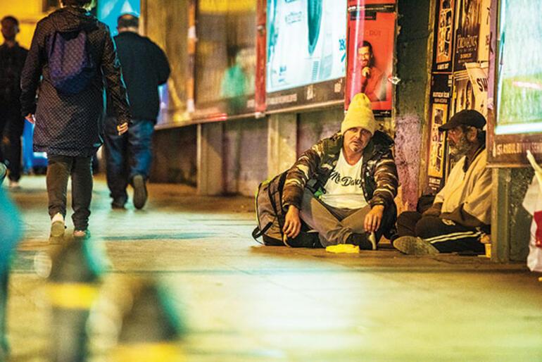 İstanbula 3 gün 3 gece en şanssızların, evsizlerin dünyasından baktık... Sokakta üç gece bana ne öğretti
