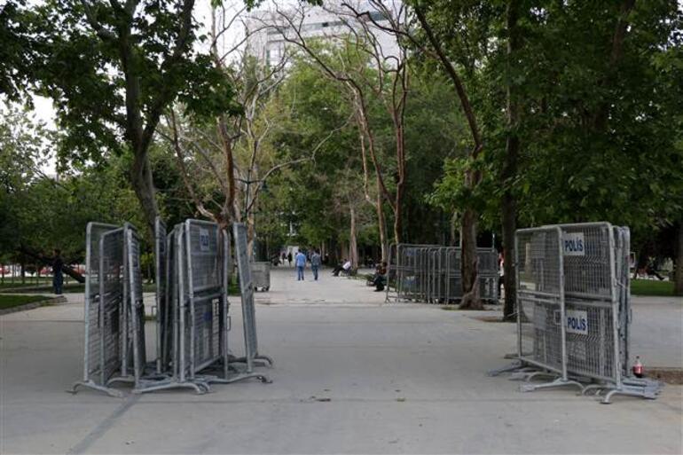 Gezi Parkı’nın bir kısmı bariyerlerle çevrildi