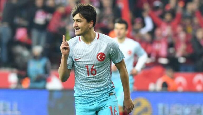 Türkiye Kosovayı farklı geçti Maçta 5 gol, 1 kırmızı
