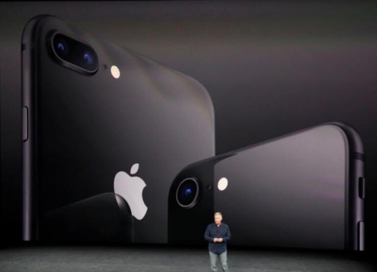 iPhone X ve iPhone 8 tanıtımı Apple tarafından gerçekleşti... İşte iPhone X hakkında ilk fotoğraflar