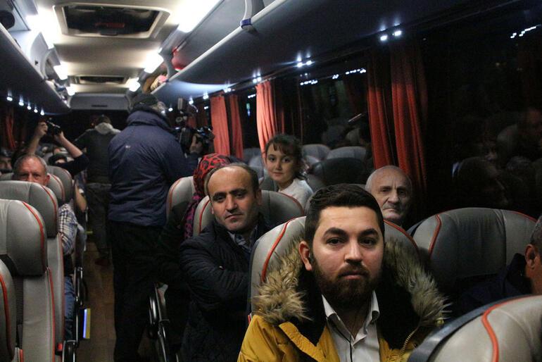 AK Partililer dün geceden beri otobüslerle Anıtkabire gidiyor