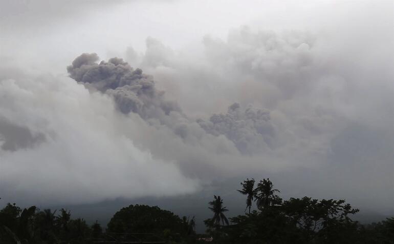 Filipinlerin en hareketli yanardağı aktifleşti