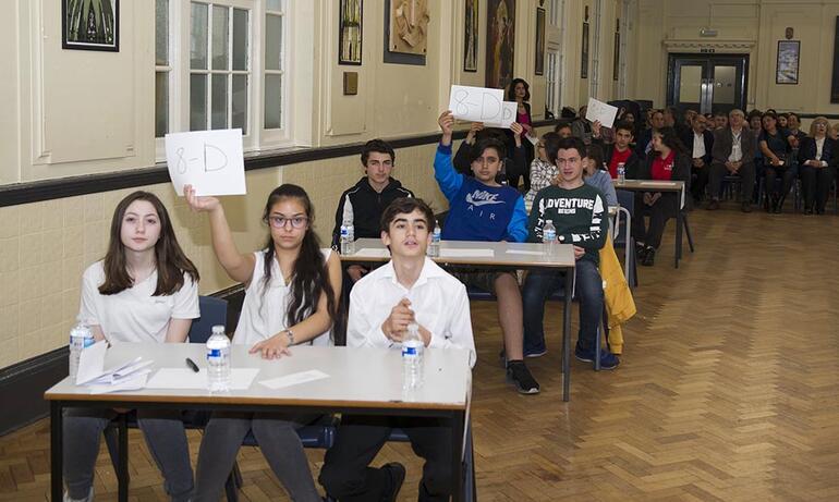 Londra’da Türk okulları yarıştı