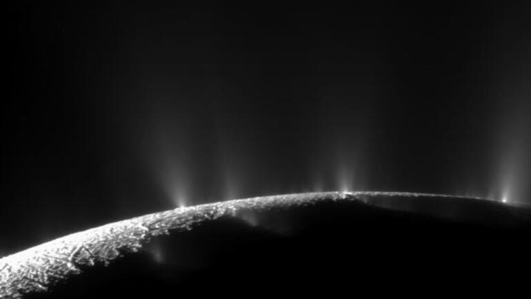 Satürnün uydusu Enseladusta yaşam ihtimali arttı