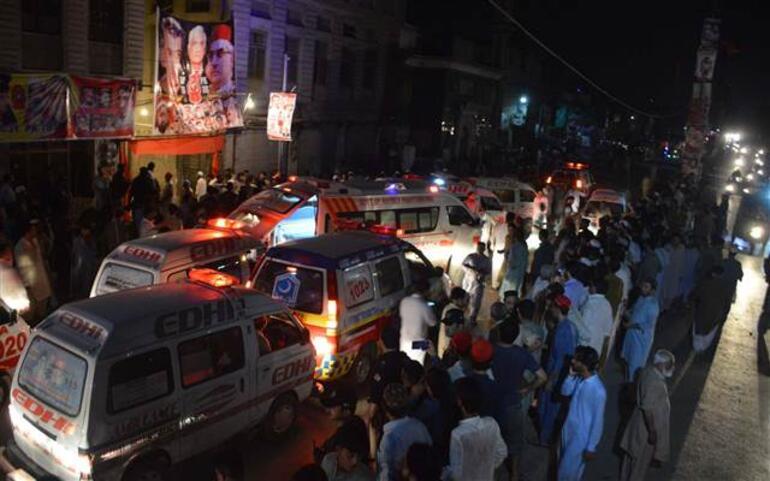 Pakistanda mitinge canlı bombalı saldırı: 12 ölü