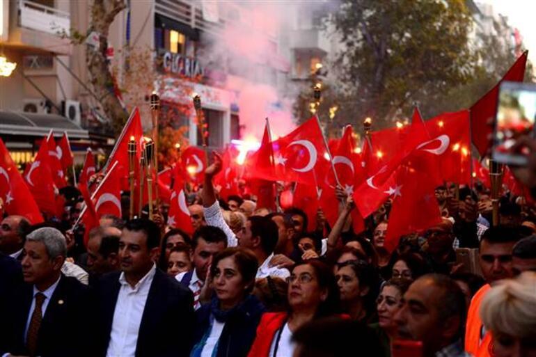 Türkiye uyumadı Cumhuriyet Bayramı gece de kutlandı