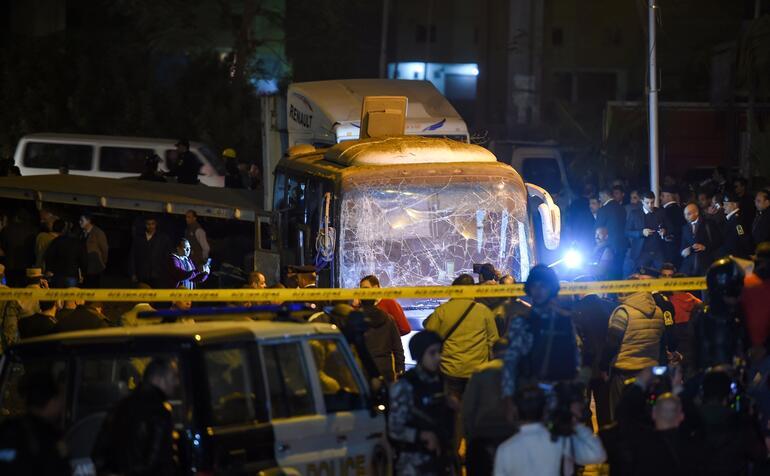 Son dakika... Mısırda turistleri taşıyan otobüse bombalı saldırı