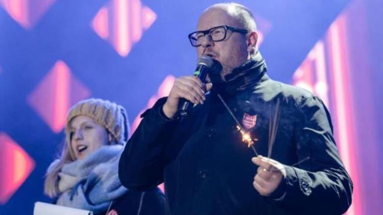 Polonya’da belediye başkanı sahnede bıçaklandı