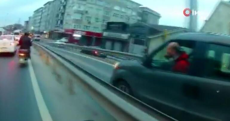 İstanbul trafiğinde akılalmaz olay Bir anda birbirlerine girdiler