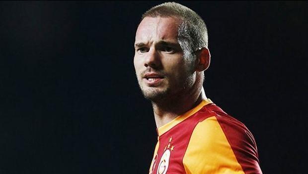 Sneijder sinirlendi ve çıktı