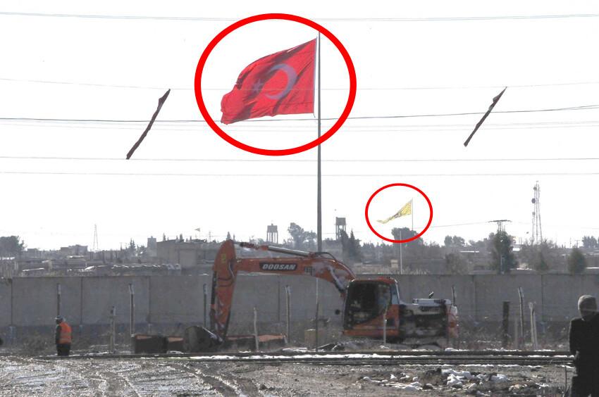 Suriye sınırına dev bayrak asıldı