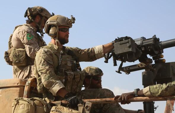 ABD askerlerinin üniformasındaki 'YPG' detayı