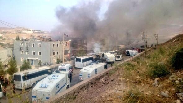 Cizre'de Çevik Kuvvet Müdürlüğü'ne bombalı saldırı