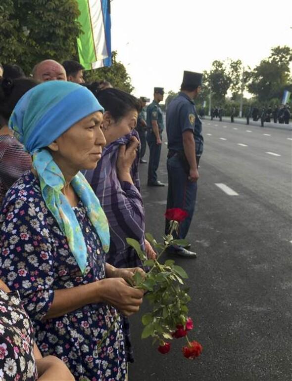 Özbekistan Cumhurbaşkanı Kerimov toprağa veriliyor